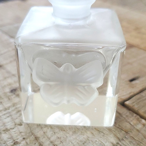 Vintage Silvestri Frosted Crystal Perfume Bottle - Picture 7 of 8